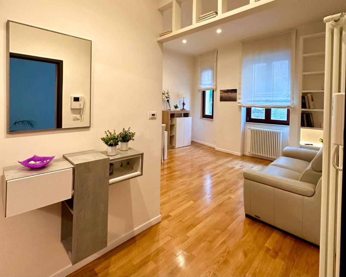 Sisters' Home - Appartamento Nel Centro Storico Con Terrazzo, Aria Condizionata E Vasca Da Bagno Sienne Extérieur photo